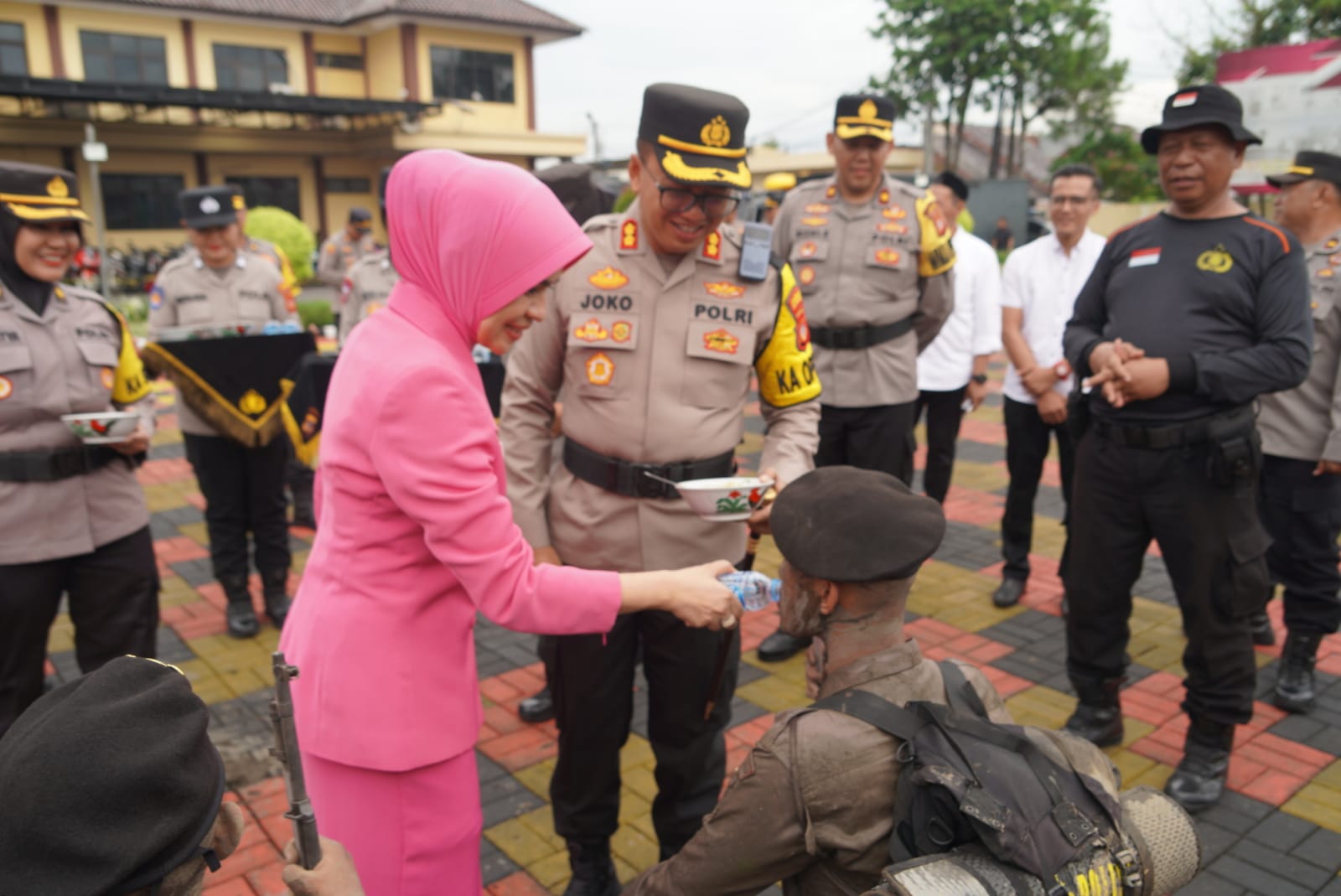 Polres Tasikmalaya Kota Gelar Tradisi Kesatuan Pembaretan Bintara ...